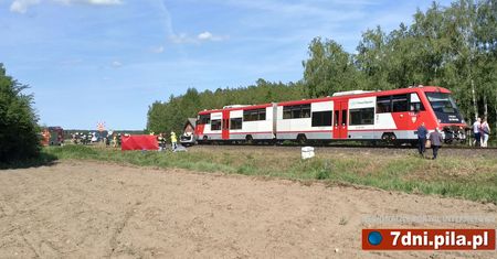 Tragedia na przejeździe w Skórce. Nie żyją 2 osoby