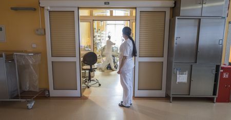 Koronawirus. Wrocław. Trzech pracowników szpitala na pl. Hirszfelda zarażonych