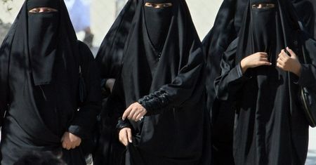 Niemcy: przegłosowano ustawę zabraniającą noszenia nikabu i burki