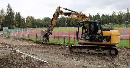 Włamał się do koparki. Za kradzież skrzynek z narzędziami grozi mu 10 lat więzienia