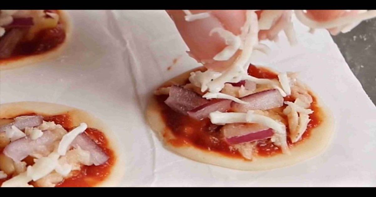 Artysta stworzył miniaturową wersję pizzerni "Pizza Hut" oraz serwowanego w niej jedzenia