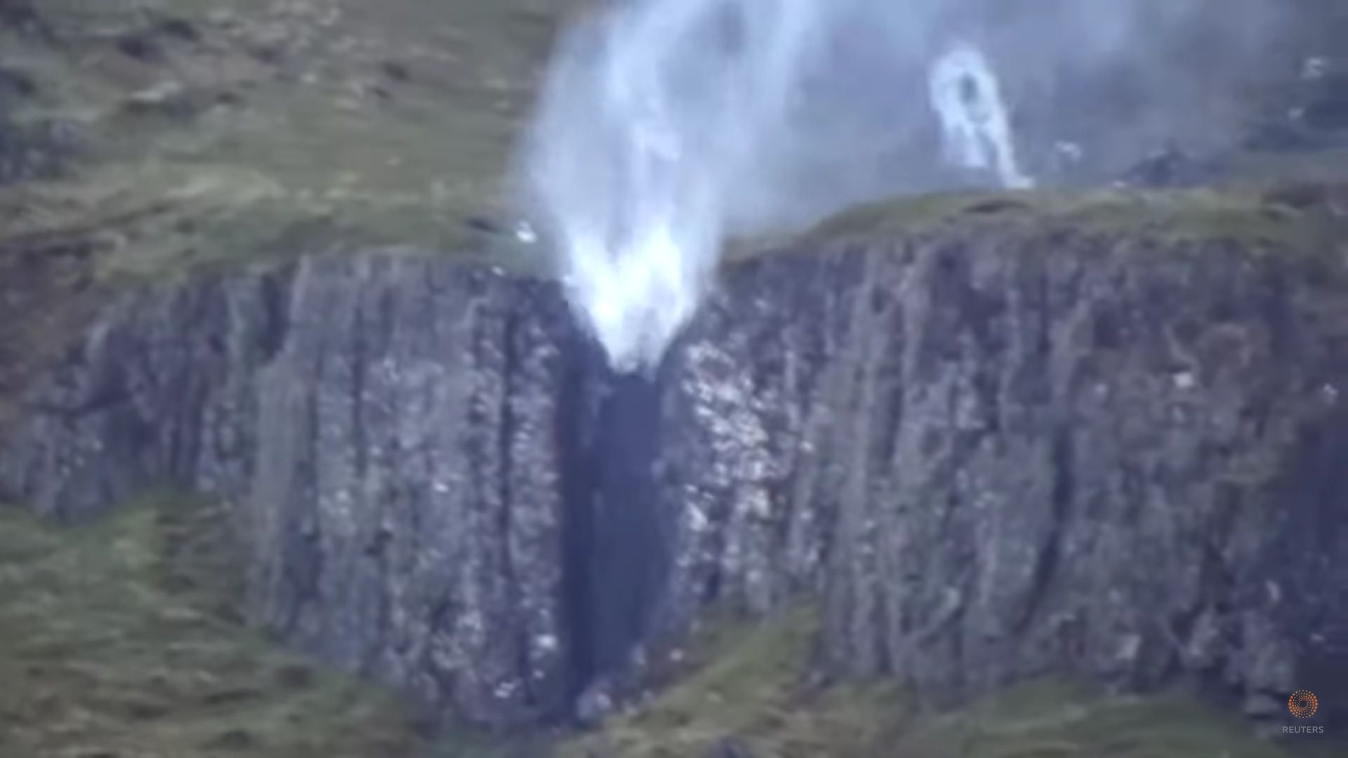 Niezwykłe nagranie ze Szkocji. Huragan odwrócił bieg wodospadu