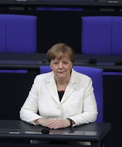 Mężczyzna rzucił się na Angelę Merkel. Wiadomo, kim jest