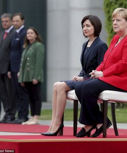 Angela Merkel znowu siedziała podczas hymnów