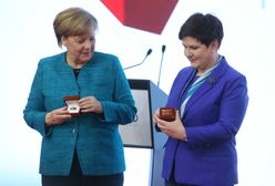 Merkel zainspiruje się stylem Beaty Szydło? Broszkę już dostała