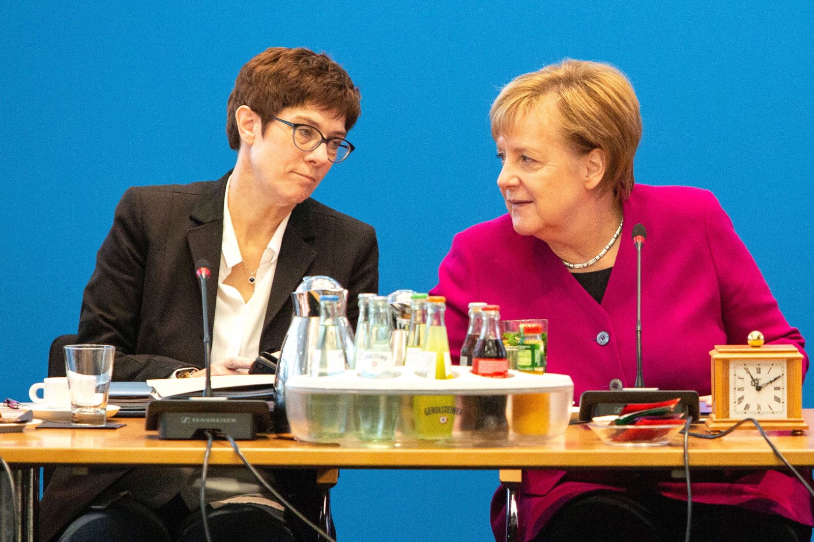Annegret Kramp-Karrenbauer i Angela Merkel 