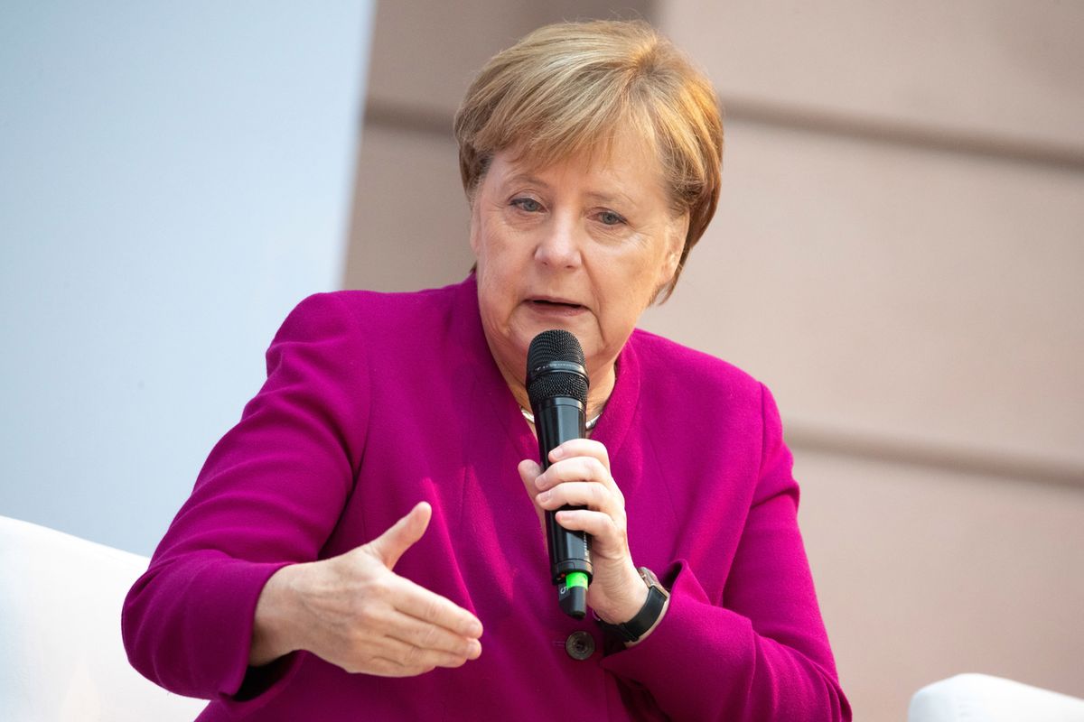 Angela Merkel: Europa potrzebuje wspólnej armii. Buczenie na sali
