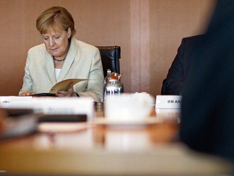 Już po spotkaniu Merkel-Juncker. Rozmawiali o Polsce? "Treść jest poufna"