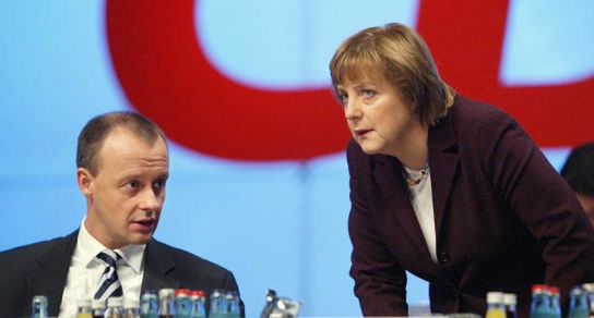 Stary "przyjaciel" wyrównuje rachunki z Merkel. Merz może zniweczyć jej plan spokojnego odejścia