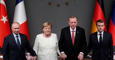 Andrzej Duda komentuje niecodzienne zdjęcie ze Stambułu. "Urocze..."