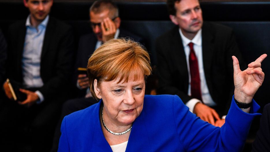 Kanclerz Angela Merkel przed spotkaniem z koalicjantami w Berlinie