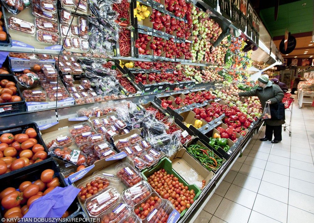 Supermarkety sprzedają importowane warzywa jako polskie