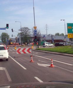 Budowa metra. Na asfalt wyciekła piana, trwają utrudnienia