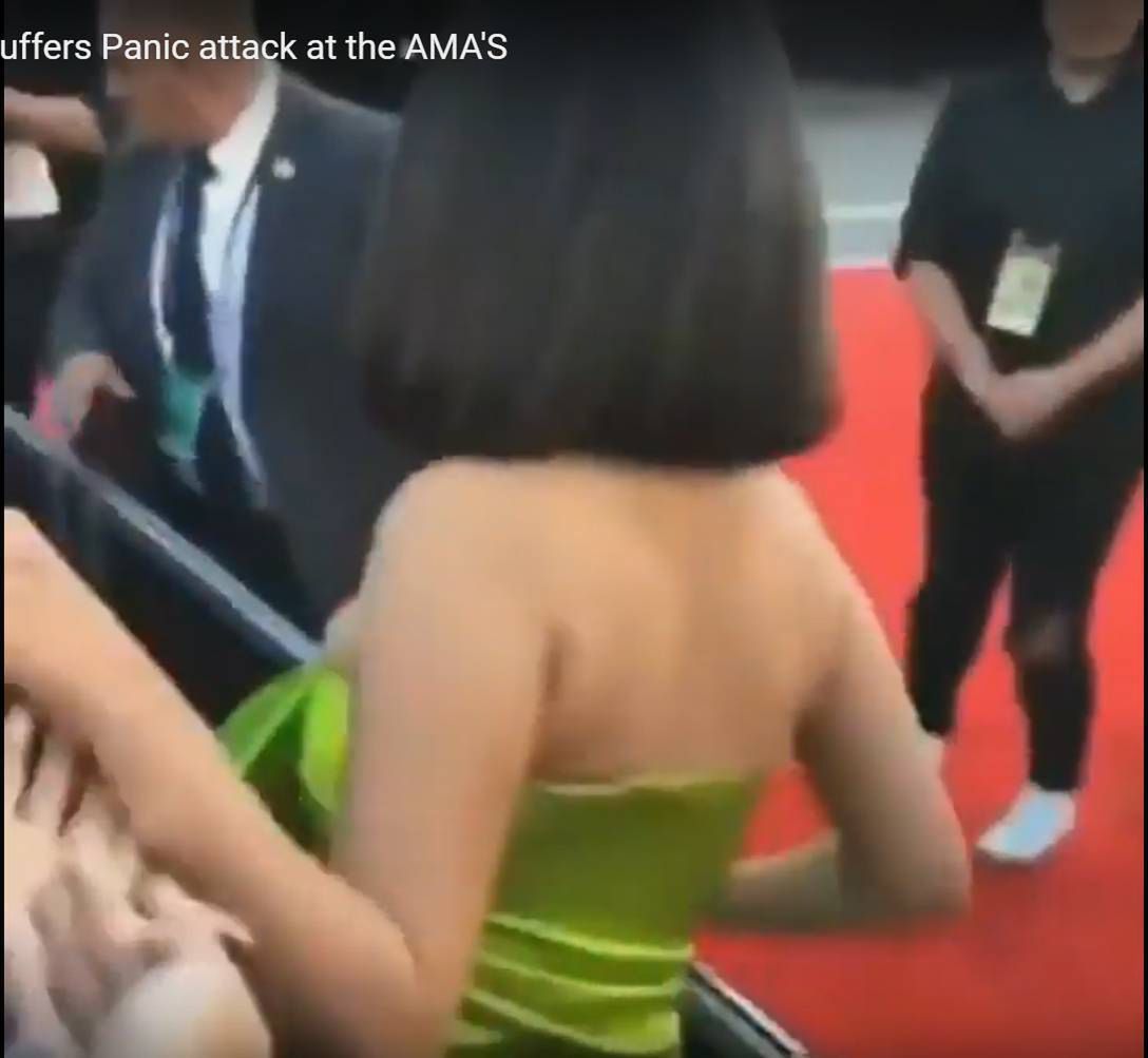 Selena Gomez trzymała się barierek - American Music Awards 2019