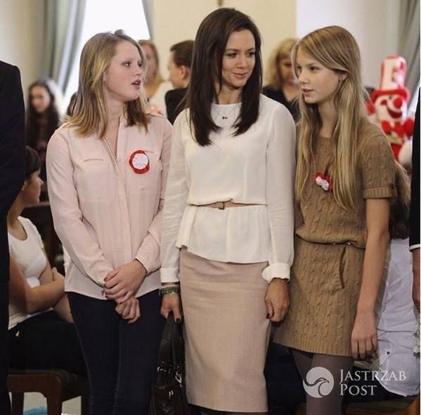 Kinga Rusin z córkami obchodzi Święto Niepodległości