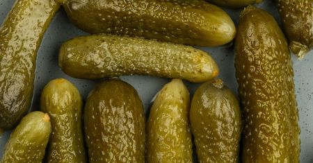 Dlaczego ogórki kiszone są puste w środku? Poznaj sposób, który rozwiąże ten problem