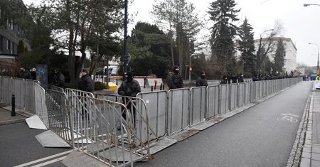 Sejm ogrodzony barierkami. Dziś kluczowe decyzje ws. aborcji, będą protesty