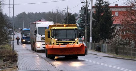 Gołoledź na drogach. Ostrzeżenia IMGW dla 12 województw