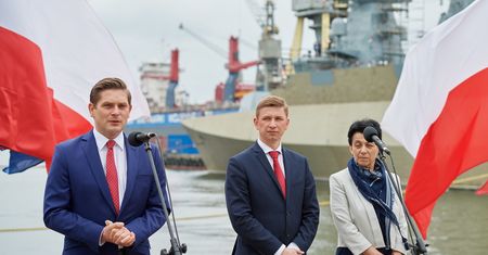 Wojskowa stocznia wstanie z kolan jak Autosan. Przepłacili 40-krotnie