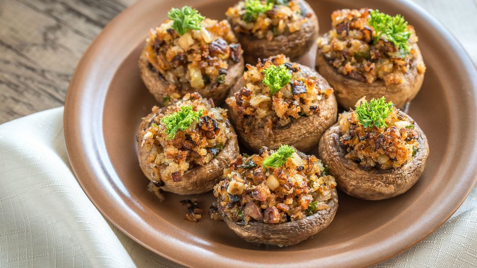 Pieczarki faszerowane mięsem. Smakowita przekąska w kilka chwil