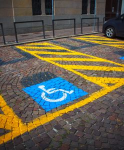 Okradł niepełnosprawną staruszkę. Zabrał jej wózek elektryczny