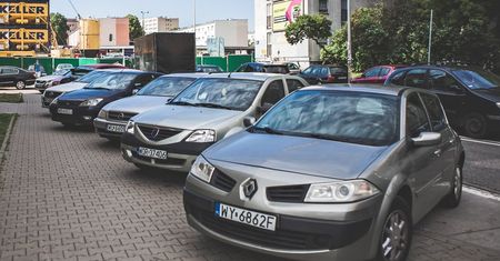 Miejsca parkingowe będą większe, ale i droższe. Zmiana, na którą czekali kierowcy
