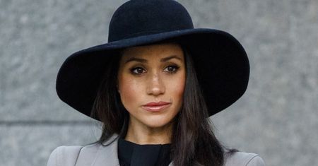 Meghan Markle bierna w rodzinnej wojence. Brytyjski dwór zabrania jakichkolwiek wypowiedzi