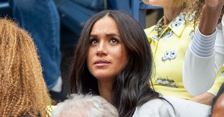 Meghan i Harry pojawili się na ślubie znanej projektantki. Księżna popełniła faux pas