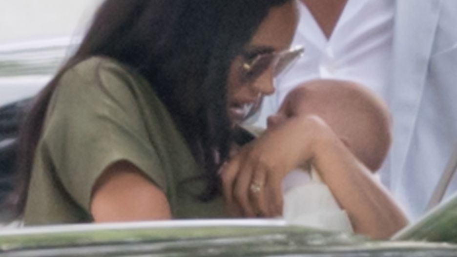 Meghan Markle źle trzyma dziecko?