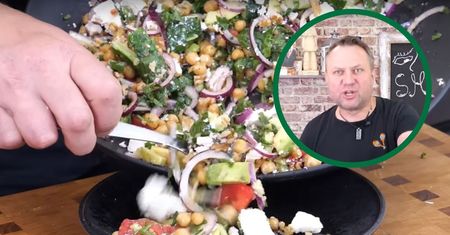 Sałatka ogórkowa Tomasza Strzelczyka. Jego sekretem jest obłędny dressing