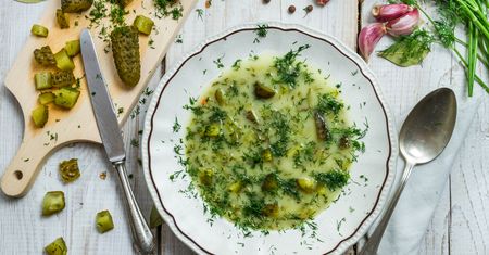 Zupa ogórkowa na trzy sposoby. Pozbądź się nudy w kuchni