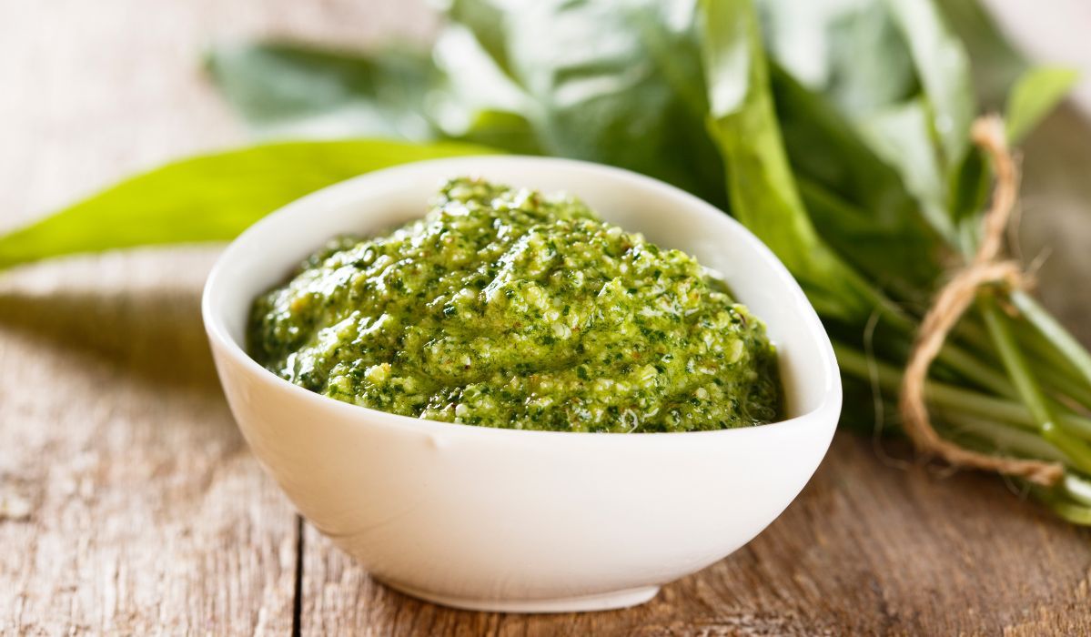 Pesto koperkowe - przepis. Sezonowy i smaczny dodatek do makaronu