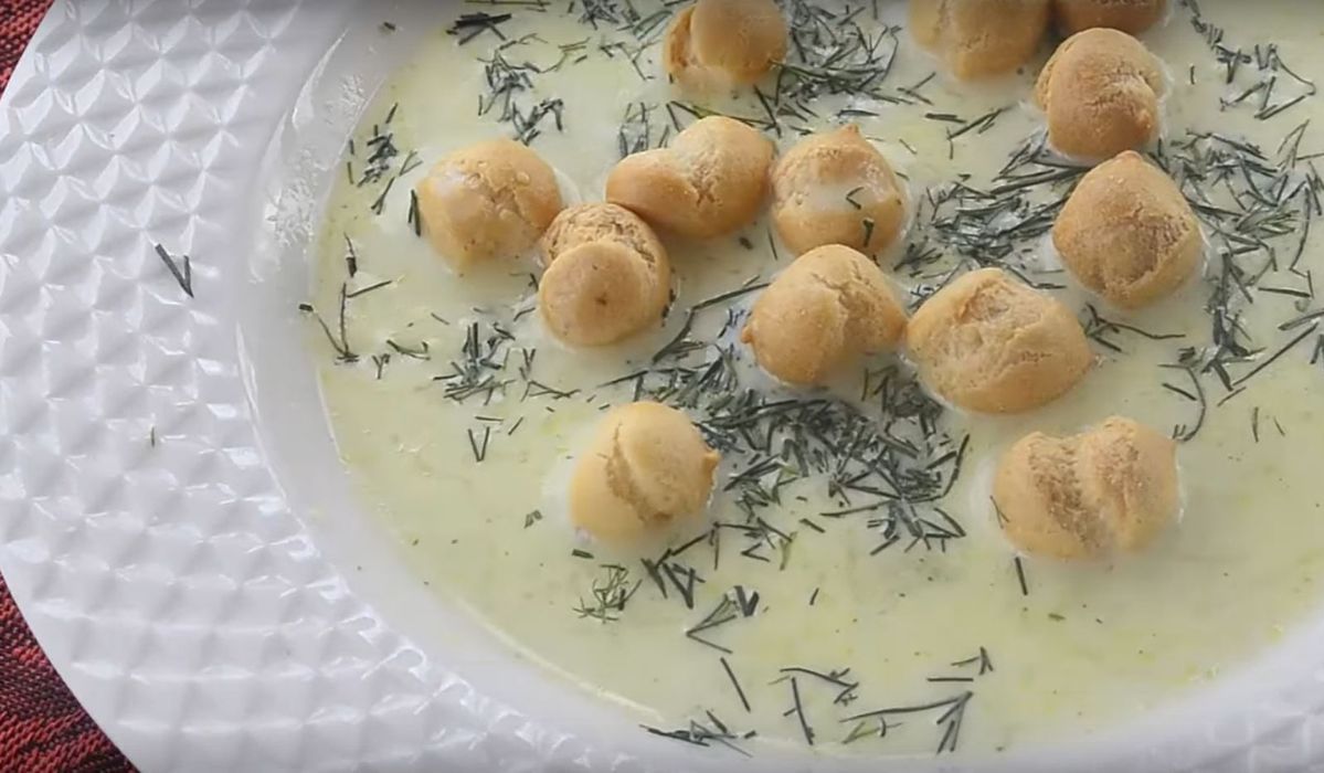 Orzeźwiająca i pyszna zupa ze świeżych ogórków - przepis. Jak ją zrobić?