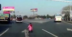 #dziejesiewmoto [292]: dziecko w niebezpieczeństwie, szczęście na autostradzie, polskie drogi
