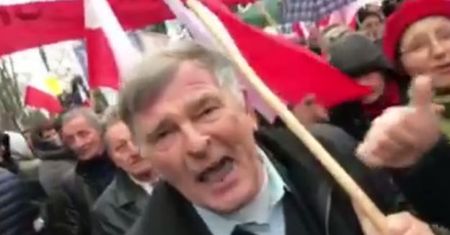 Poseł PO poszedł na manifestację poparcia dla PiS. Oto, co go spotkało