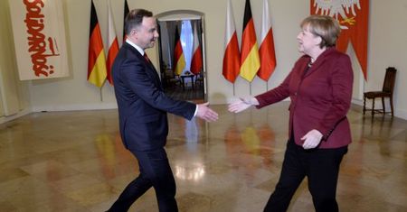 Memy po wizycie Angeli Merkel w Polsce. Internauci nie mieli litości dla rządu