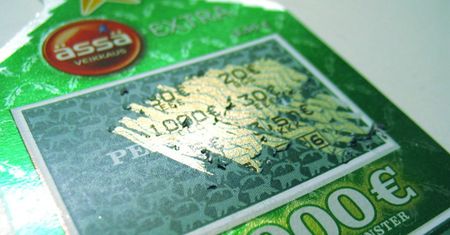 Kobieta kupiła zdrapkę, by udowodnić mężowi, że to strata pieniędzy. Wygrała milion