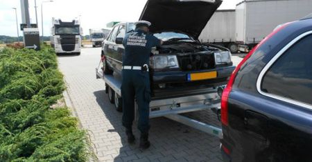 Jechał kradzionym volvo z kradzioną lawetą, a na lawecie... kradziony mercedes