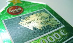 Kobieta kupiła zdrapkę, by udowodnić mężowi, że to strata pieniędzy. Wygrała milion