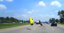 #dziejesiewmoto [371]: pułapka na motocyklistę, nastolatka za kierownicą, zderzenie z łosiem