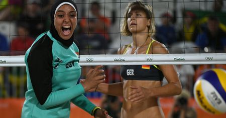 Niesamowite zderzenie kulturowe w Rio. Ta fotografia podbija internet od kilku godzin