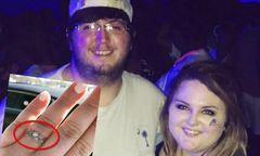 Pracownik upokorzył mężczyznę na oczach narzeczonej, nazywając kupowany pierścionek zaręczynowy "żałosnym". Znana marka przeprasza