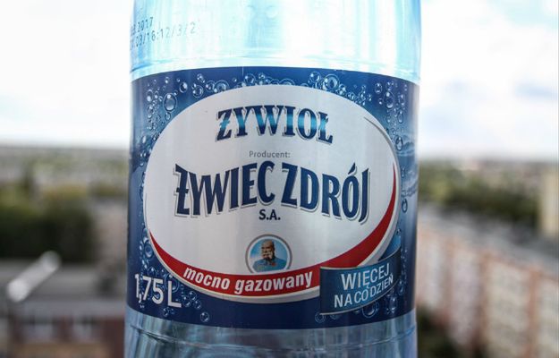 Firma Żywiec Zdrój: obce substancje wykryto tylko jednej butelce wody