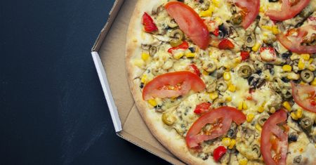 Załoga pizzerii zauważa, że klient przestał regularnie dokonywać zamówień. I to ratuje mu życie