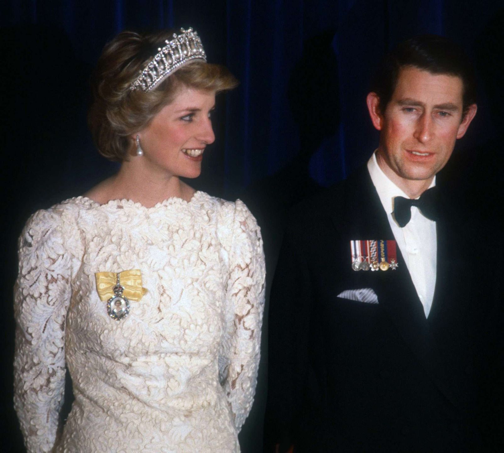 Księżna Diana w białej sukni