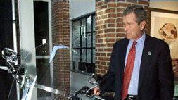 Prezydent Bush też lubi Harleye