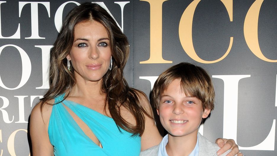 Liz Hurley z synem Damianem w 2013 roku
