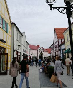Niemieckie zakupowe miasteczko przyciąga coraz więcej Polaków. "Klimat jak na starówce, ceny jak na wyprzedaży"