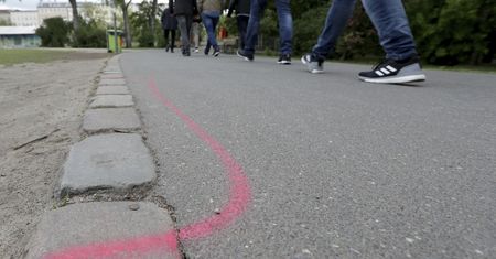 Dilerzy nękają spacerowiczów w berlińskim parku. Skoro nie można się ich pozbyć, władze wyznaczyły strefy "legalnego handlu"