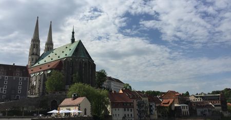 Polskie restauracje w Niemczech i Polsce, które dzieli tylko rzeka. Sprawdzamy, która jest tańsza
